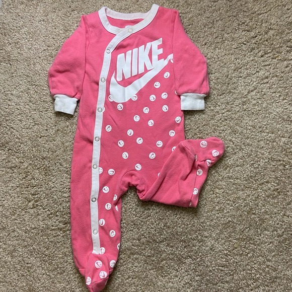 Nike Pink Footies 9M - Picture 1 of 5